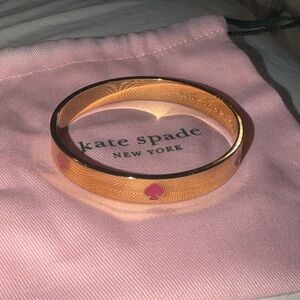 Kate Spade – Gold bracelet with pink accents “Spot the Spade”